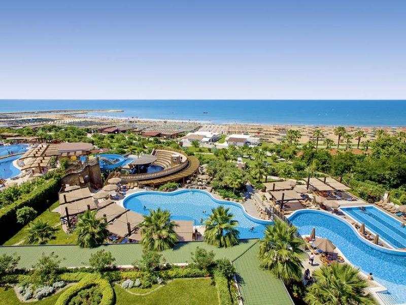 Vakantie naar Adalya Resort in Colakli in Turkije