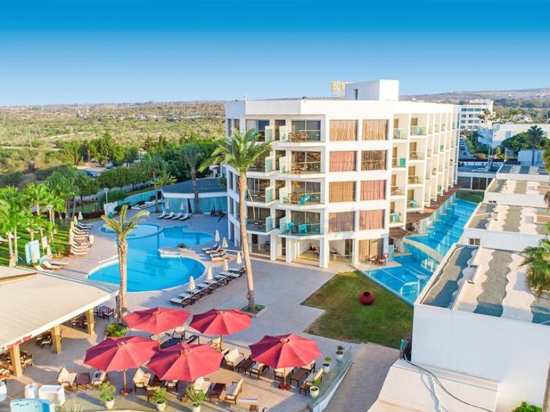 Vakantie naar Adams Beach Deluxe Wing in Ayia Napa in Cyprus