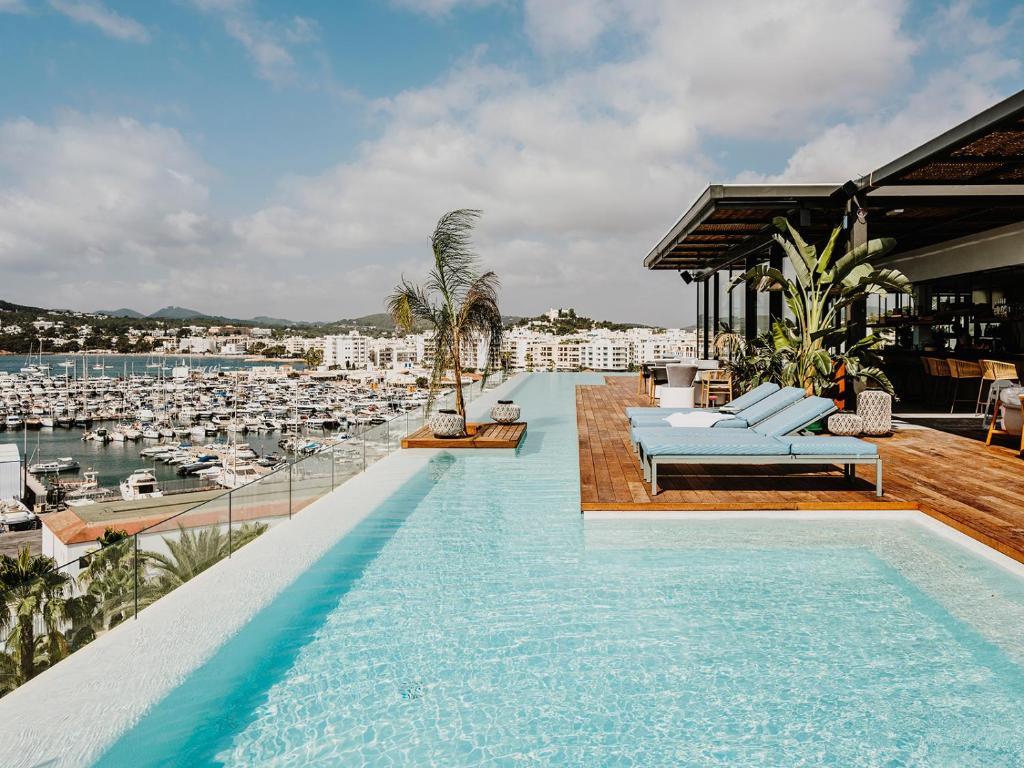 Aguas De Ibiza Grand Luxe Hotel vanaf €1041,00!