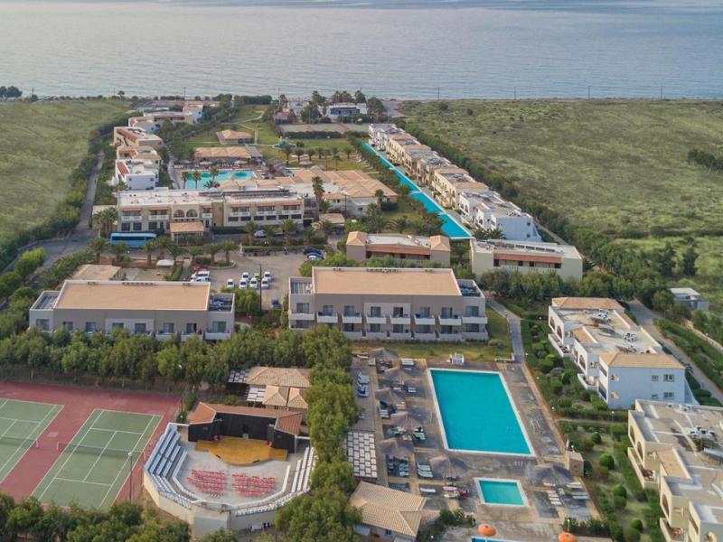 Akti Beach Club vanaf € 817,00!