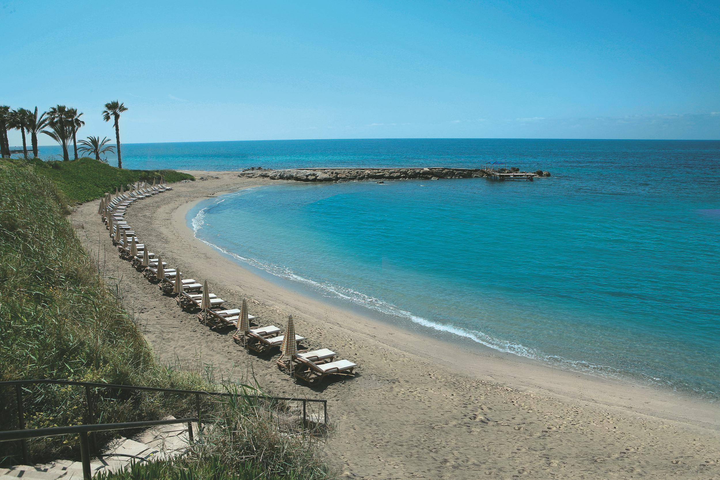 Vakantie naar Alexander The Great Beach Hotel in Paphos in Cyprus