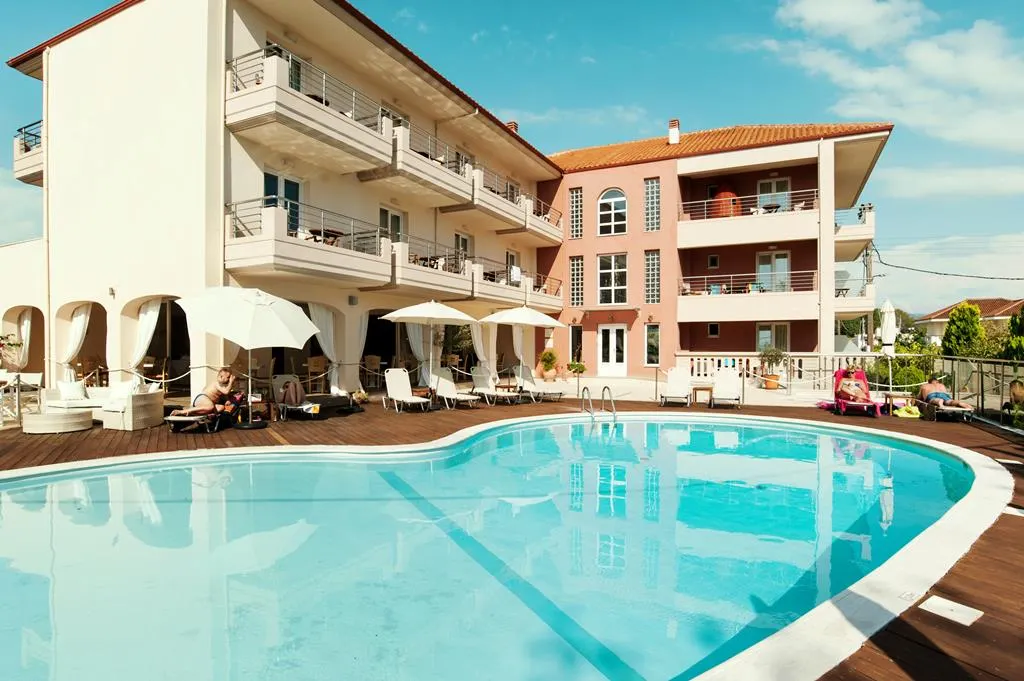 Ammos Bay Hotel vanaf € 798,00!