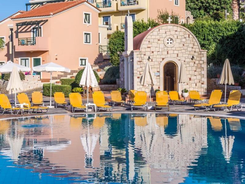 Vakantie naar Asterias Village Resort in Piskopiano in Griekenland