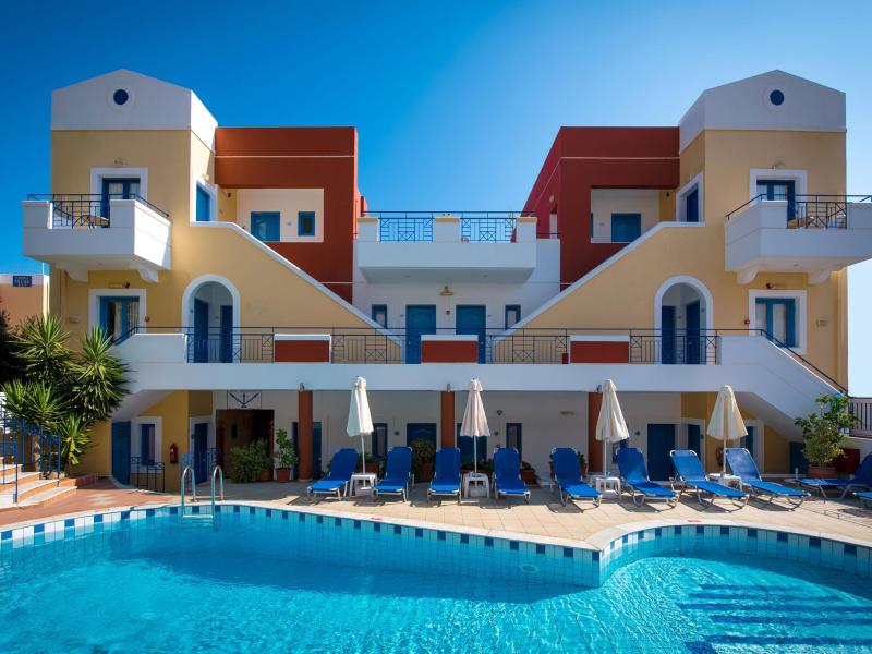 Vakantie naar Astra Village Apartments En Suites in Koutouloufari in Griekenland