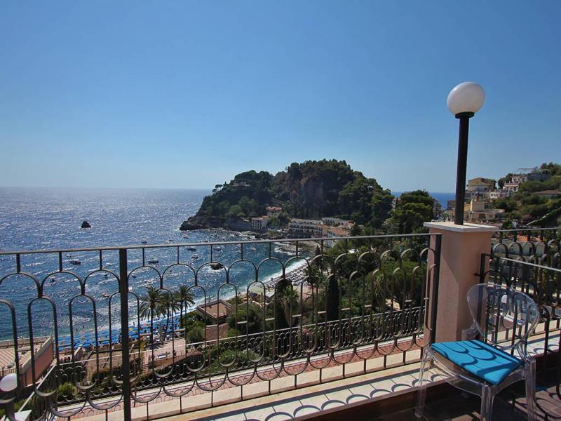 Vakantie naar Baia Azzurra in Taormina in Italië