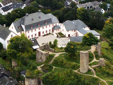 Burghaus & Villa Kronenburg vanaf € 557,-'!