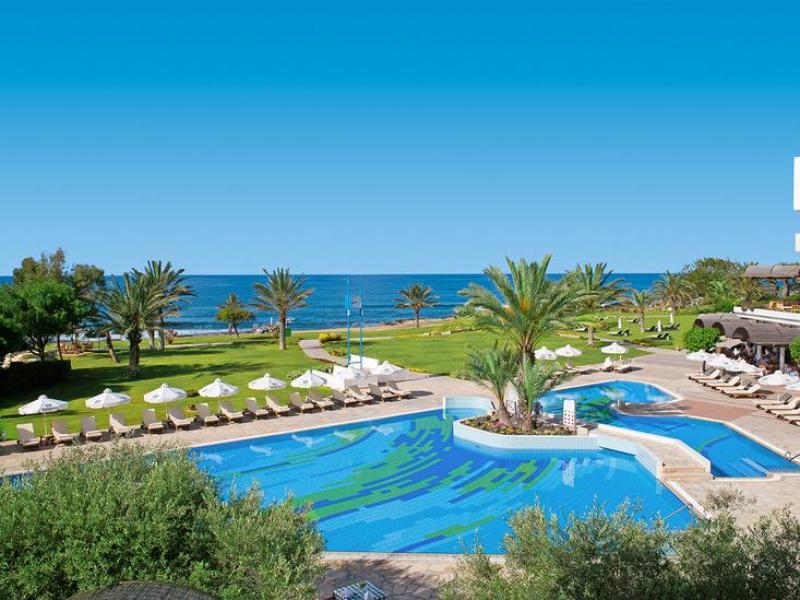 Vakantie naar Constantinou Bros Athena Royal Beach in Paphos in Cyprus