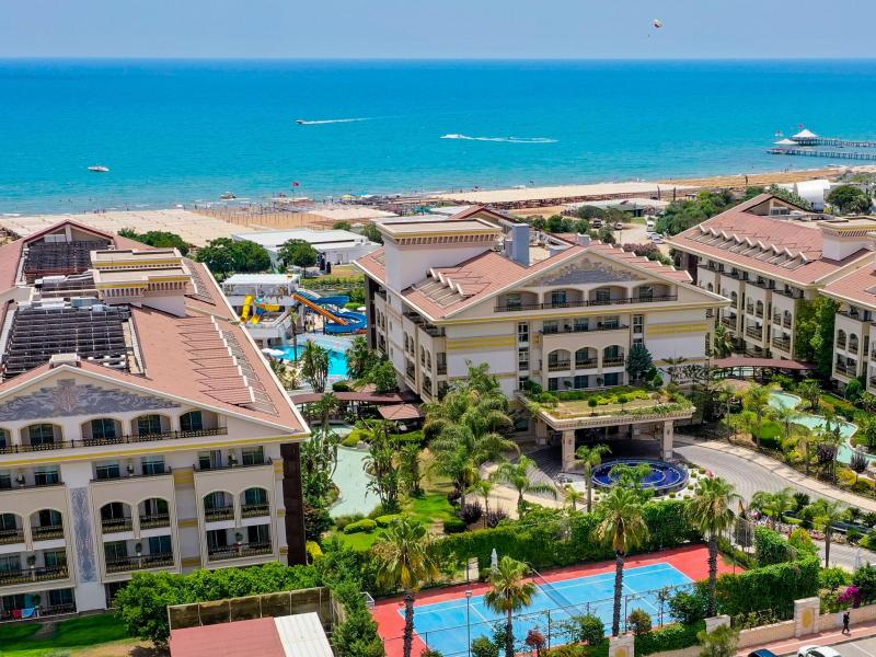 Vakantie naar Crystal Palace Luxury Resort in Colakli in Turkije