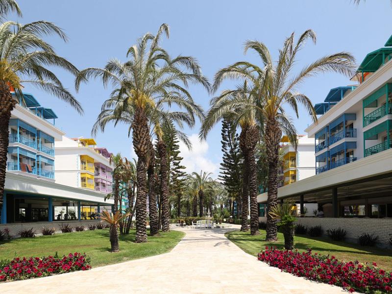 Vakantie naar Crystal Paraiso Verde Resort in Bogazkent in Turkije