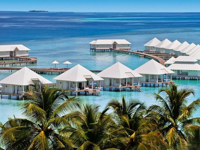 Vakantie naar Diamonds Thudufushi Beach En Water Villas in Maamigili in Malediven