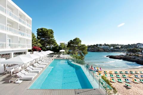 Vakantie naar Grupotel Ibiza Beach Resort in Portinatx in Spanje