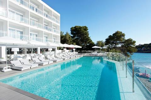 Grupotel Ibiza Beach Resort vanaf €454,00!
