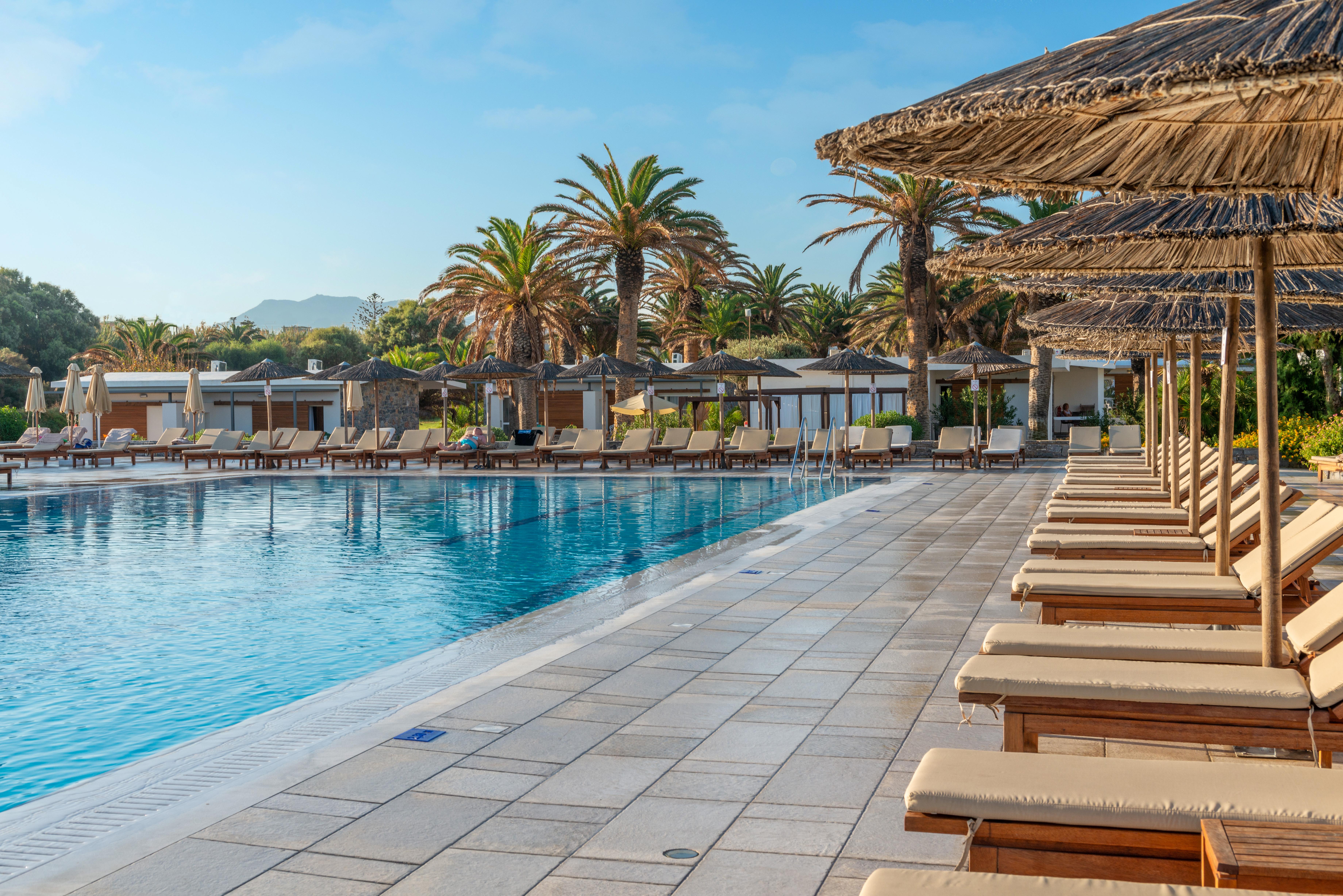 Hotel Creta Beach   Halfpension vanaf €652,00!