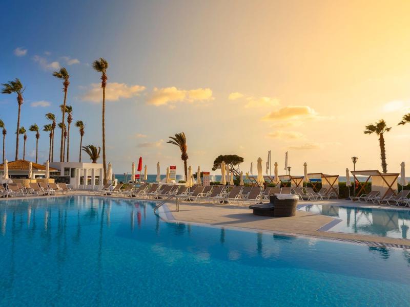 Vakantie naar Leonardo Plaza Cypria Maris Beach in Paphos in Cyprus