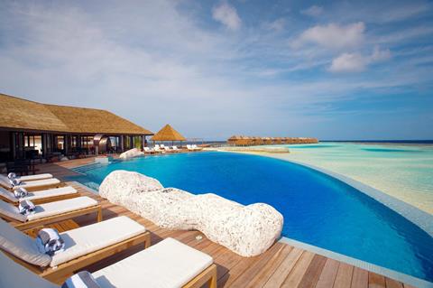 Vakantie naar Lily Beach Resort & Spa in Zuid Ari Atol in Malediven