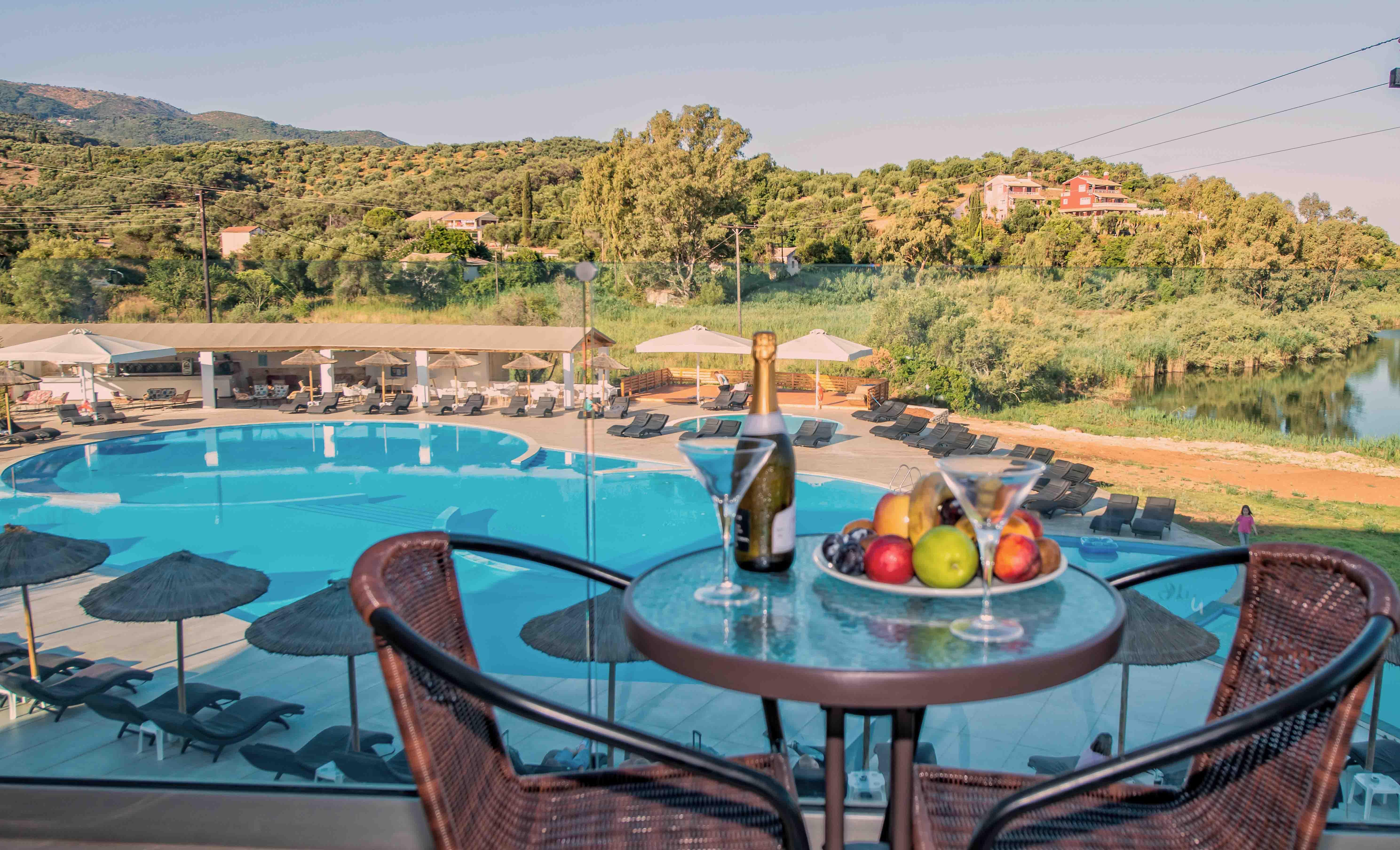 Ninos Laguna Holiday Resort vanaf € 667,-'!