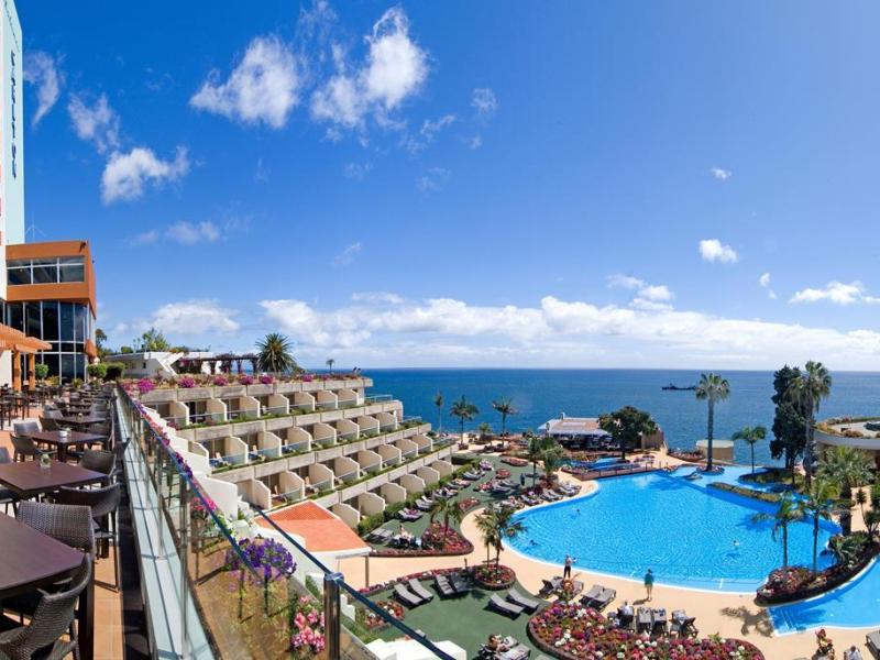 Vakantie naar Pestana Carlton Madeira Premium Ocean Resort in Funchal in Portugal