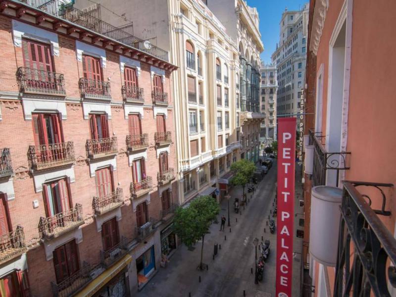 Petit Palace Tres Cruces vanaf € 253,00!