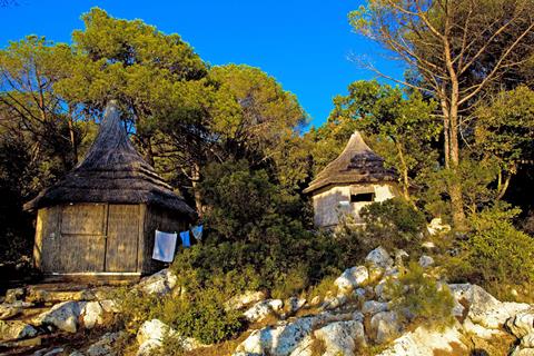 Vakantie naar Pine Beach Ecoresort in Pakostane in Kroatië