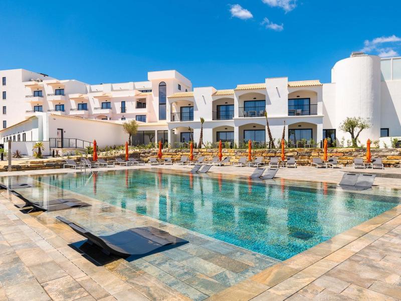 Regency Salgados Hotel vanaf € 528,00!