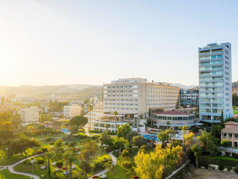 Vakantie naar St Raphael Resort in Limassol in Cyprus