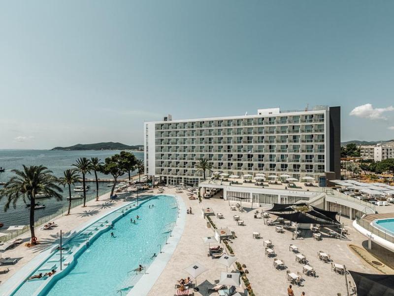 Vakantie naar The Ibiza Twiins in Playa Den Bossa in Spanje