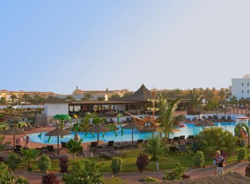 Vakantie naar Sol Dunas Resort in Santa Maria in Kaapverdië
