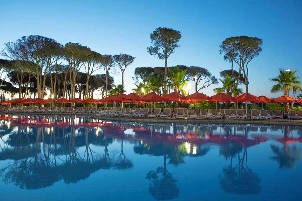 Vakantie naar Trendy Lara in Aksu in Turkije