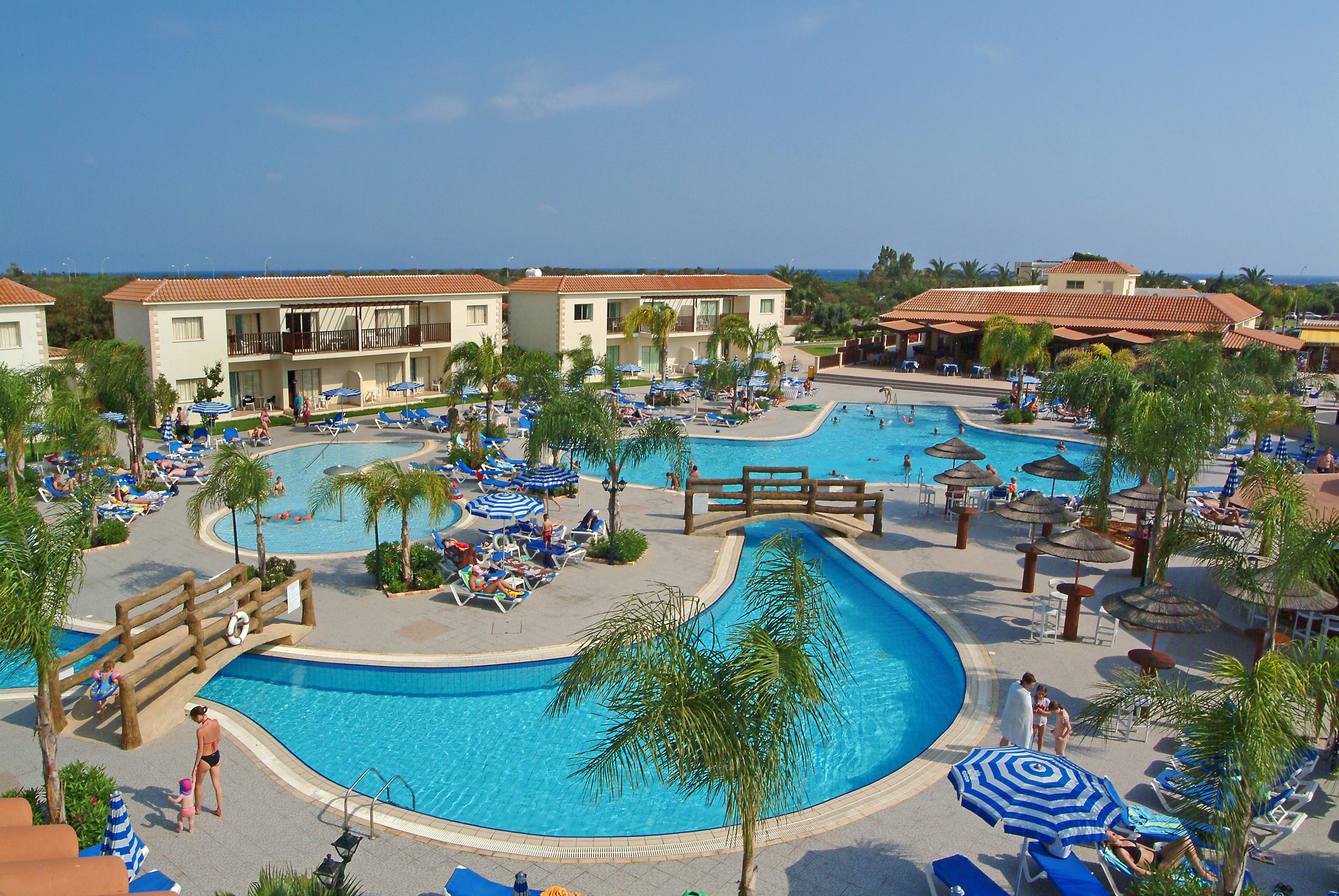 Vakantie naar Tsokkos Paradise Village Aparthotel in Ayia Napa in Cyprus