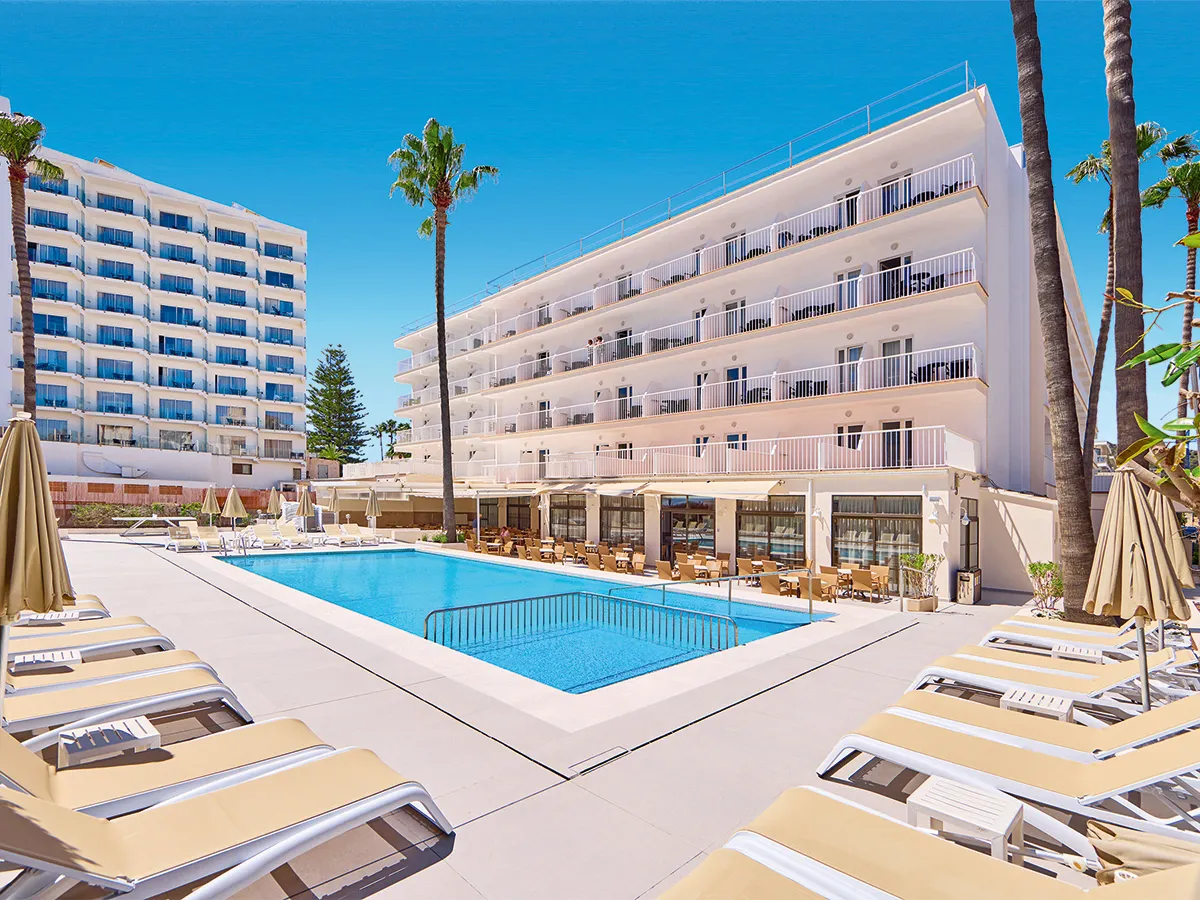 Vakantie naar Universal Hotel Bikini in Cala Millor in Spanje
