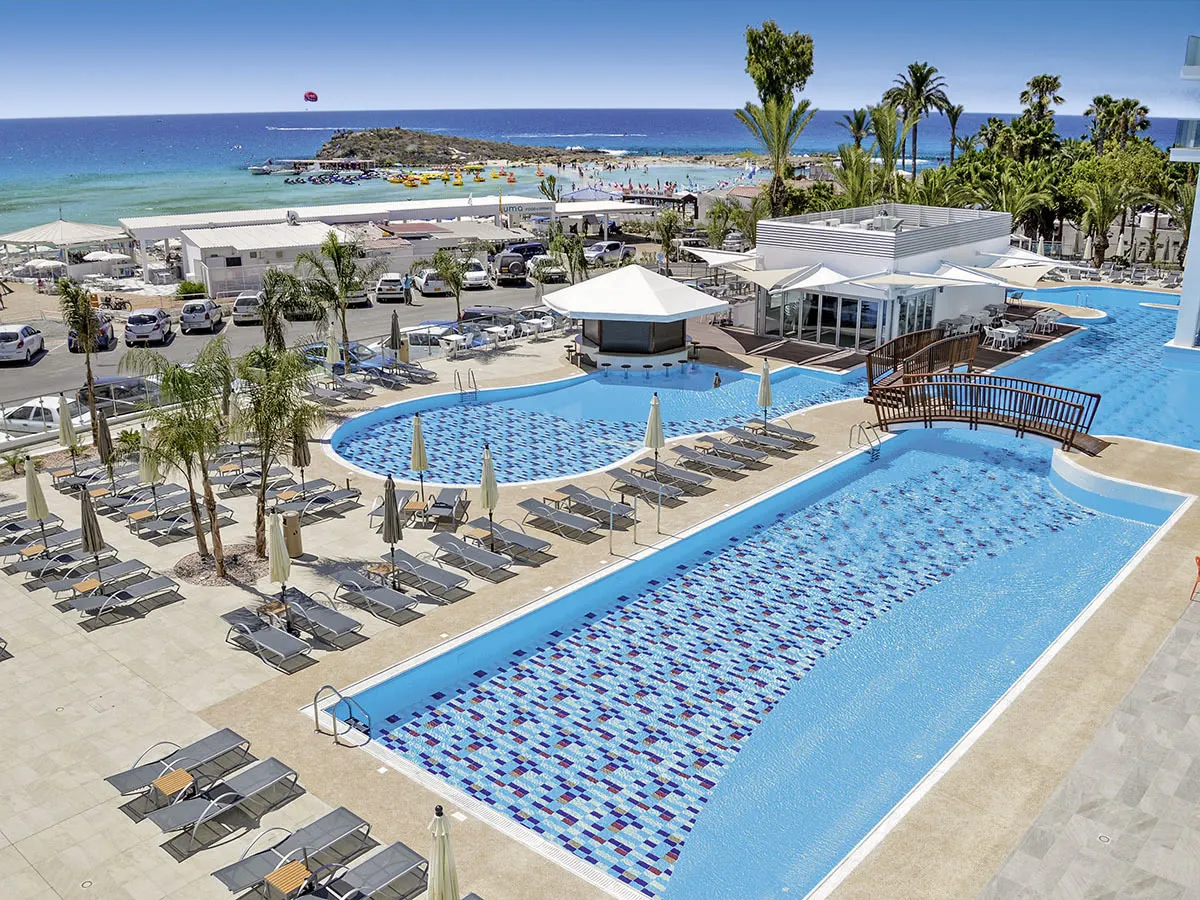 Vakantie naar Vassos Nissi Plage Hotel in Ayia Napa in Cyprus