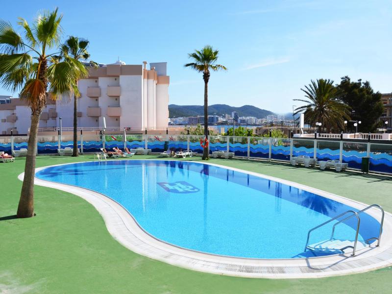 Vakantie naar Vibra Riviera En Apartamentos Vibra Riviera in San Antonio in Spanje